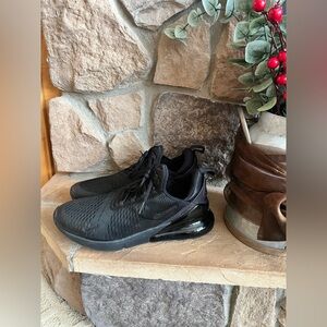 Men’s 12 Nike 270’s all black!
